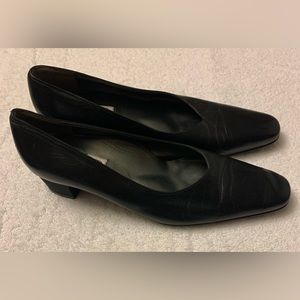 VALLEVERDE Vintage Italian Black Leather Low Heel Pump For Women Size 9.5